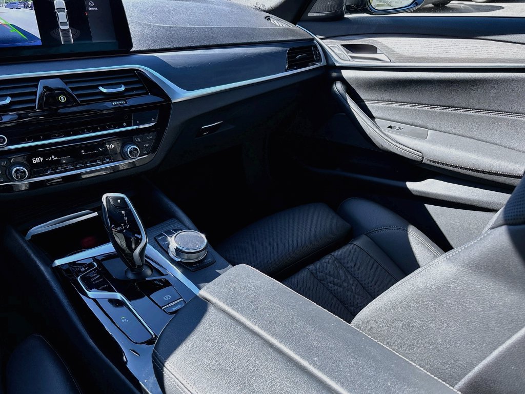 Used 2023 BMW 530i w/ Premium Package RWD image 25