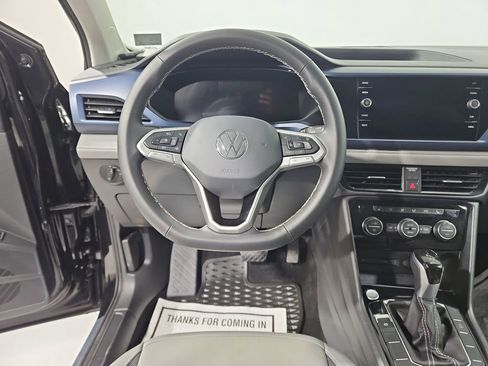 Certified 2024 Volkswagen Taos SE w/ Panoramic Sunroof Package image 16