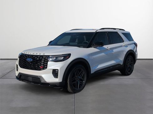 Used 2025 Ford Explorer ST image 2