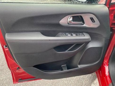 New 2026 Chrysler Pacifica Limited w/ S Appearance Package image 12