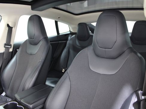 Used 2015 Tesla Model S 70 image 5