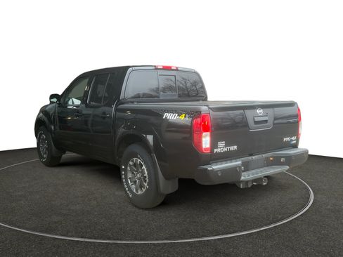Used 2017 Nissan Frontier PRO-4X image 3