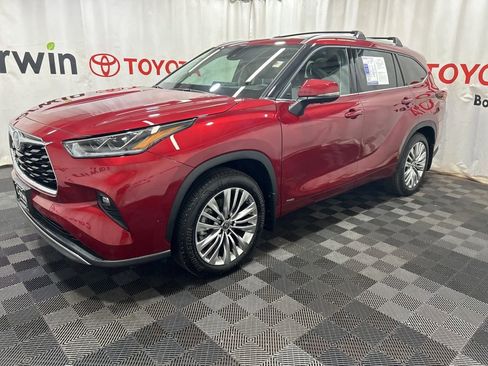 Used 2024 Toyota Highlander Platinum AWD/4WD image 4