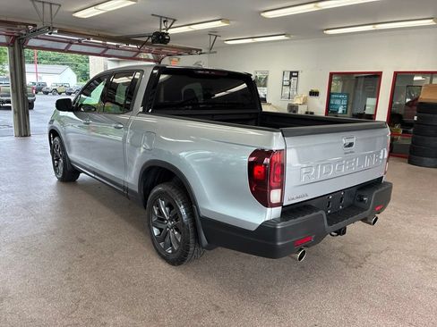 Used 2024 Honda Ridgeline Sport image 12