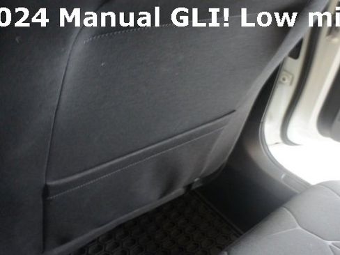 Used 2024 Volkswagen Jetta GLI 40th Anniversary Edition image 15