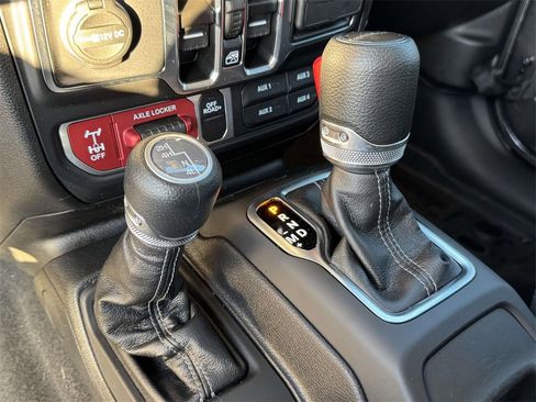 Used 2025 Jeep Gladiator Willys image 21