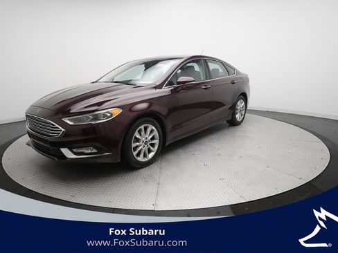 Used 2017 Ford Fusion SE w/ Fusion SE Technology Package FWD image 1