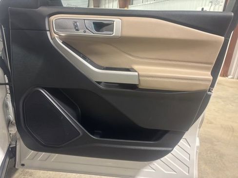 Used 2020 Ford Explorer Limited image 9