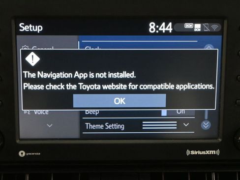 Used 2021 Toyota RAV4 XLE w/ Convenience Package FWD image 10