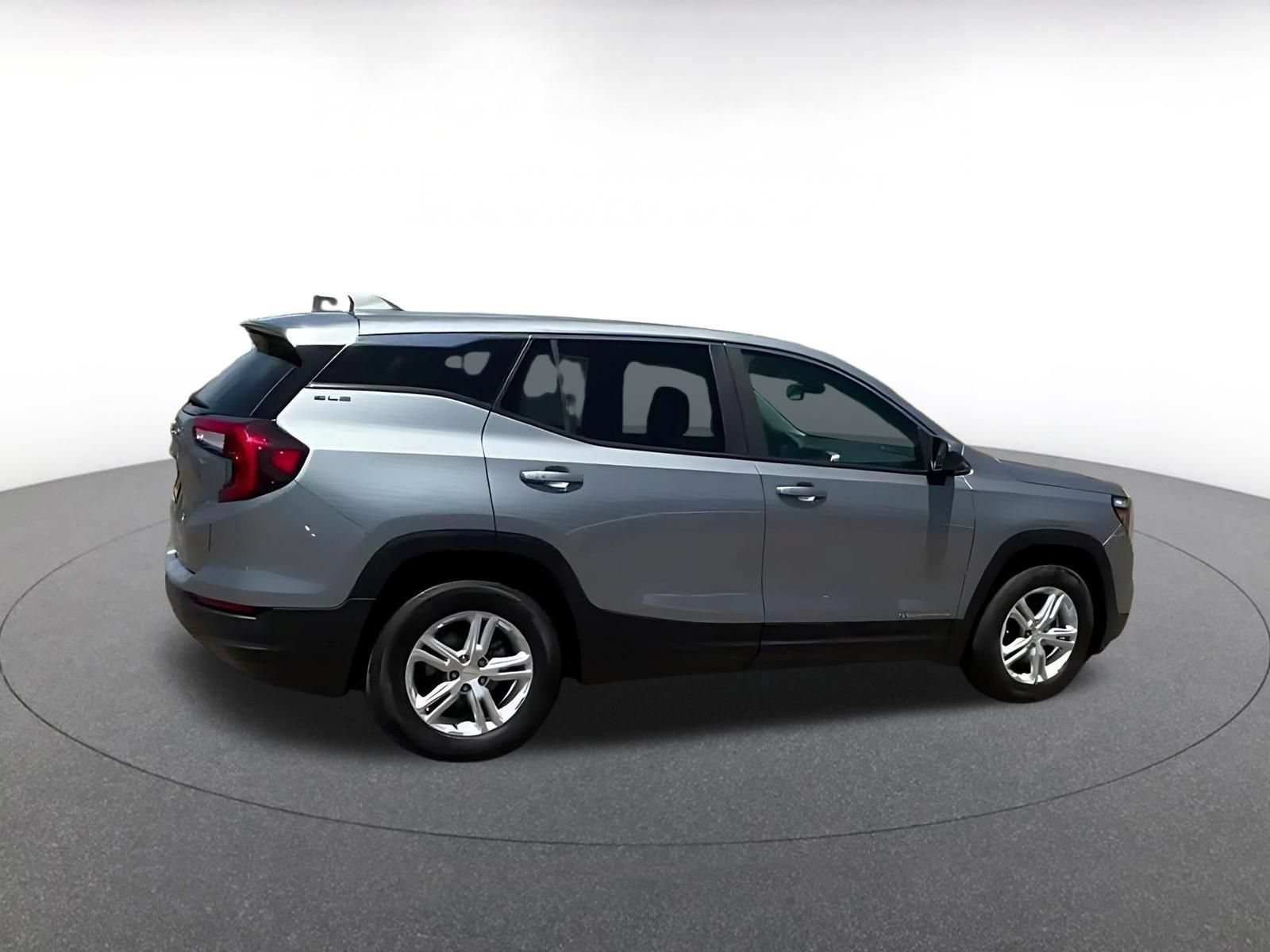 Used 2024 GMC Terrain SLE FWD image 15
