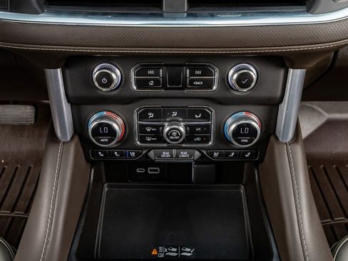 Used 2023 GMC Yukon XL SLT w/ SLT Premium Package image 27