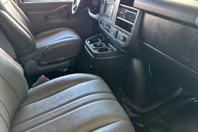 Used 2018 Chevrolet Express 2500 RWD image 17