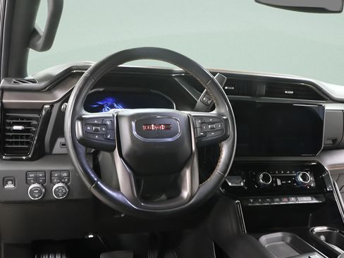 Used 2024 GMC Sierra 2500 AT4 w/ AT4 Preferred Package AWD/4WD image 9