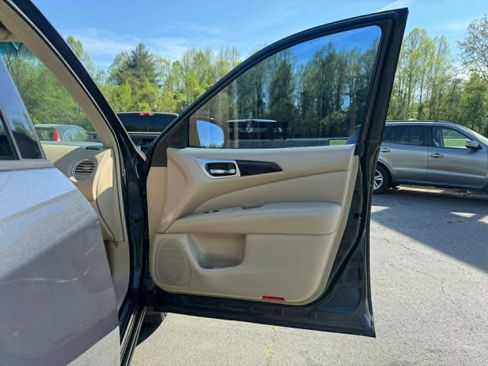 Used 2013 Nissan Pathfinder Platinum w/ Platinum Premium Pkg image 14