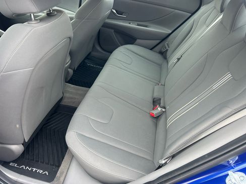 Used 2023 Hyundai Elantra SEL image 12