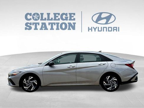 Used 2025 Hyundai Elantra Sport FWD image 7