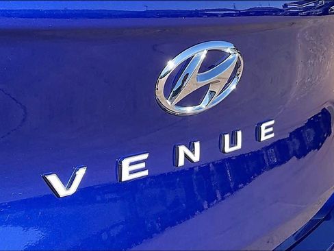 Used 2025 Hyundai Venue SEL FWD image 11