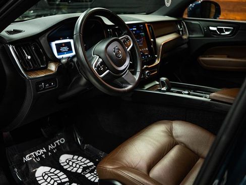 Used 2022 Volvo XC60 T8 Inscription image 9