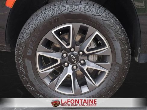 Used 2024 Chevrolet Tahoe Z71 w/ Luxury Package AWD/4WD image 34