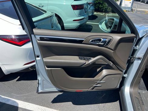 Used 2017 Porsche Cayenne S AWD/4WD image 10