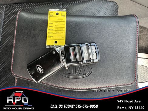 Used 2017 Kia Cadenza Premium w/ Luxury Package FWD image 29