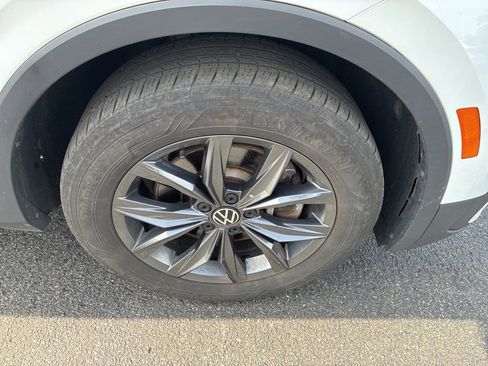 Used 2022 Volkswagen Tiguan SE AWD/4WD image 9