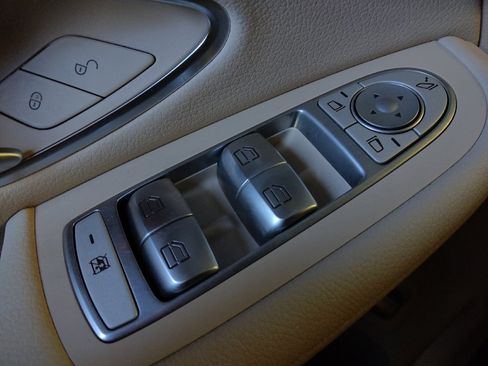 Used 2019 Mercedes-Benz GLC 300 image 27