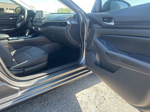 Used 2024 Nissan Altima 2.5 SV image 19