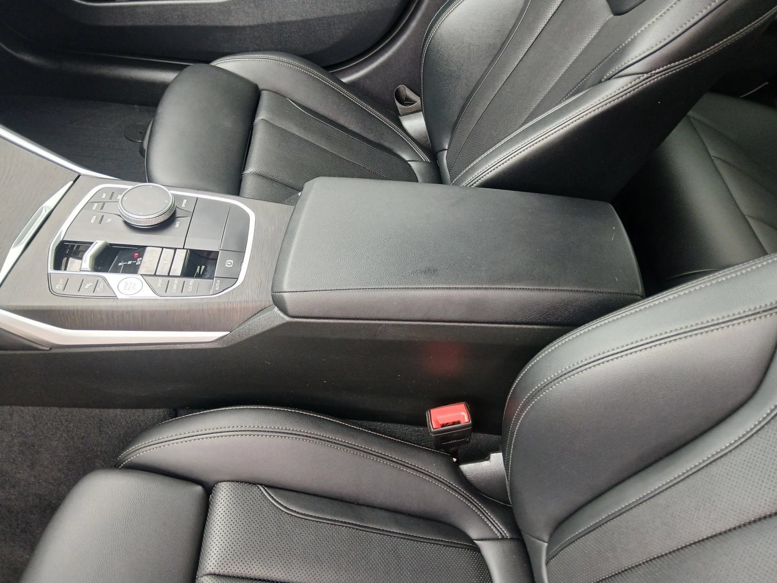 Used 2024 BMW 330i Sedan w/ Convenience Package RWD image 7