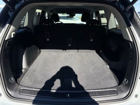 Certified 2023 Jeep Grand Cherokee Laredo w/ Luxury Tech Group I image 10