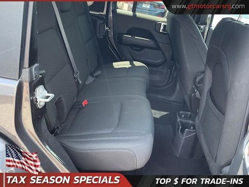 Used 2019 Jeep Wrangler Unlimited Sahara AWD/4WD image 17