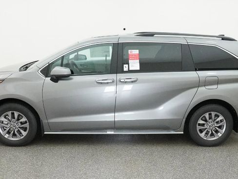 New 2026 Toyota Sienna XLE FWD image 6