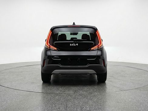 Used 2025 Kia Soul LX w/ LX Technology Package FWD image 7