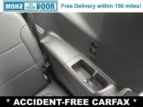 Used 2022 Chevrolet Traverse LT image 35