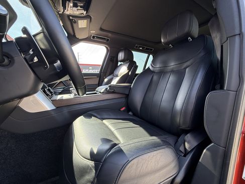 Used 2023 Land Rover Range Rover Long Wheelbase SE image 11