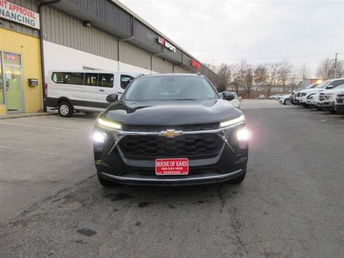 Used 2024 Chevrolet Trax LT image 32