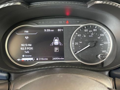 Used 2025 Nissan Versa SV FWD image 39