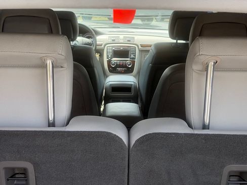 Used 2012 Mercedes-Benz R 350 4MATIC image 9