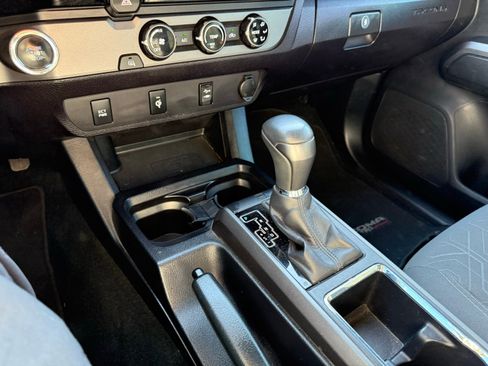 Used 2017 Toyota Tacoma TRD Off-Road w/ Tow Package image 22