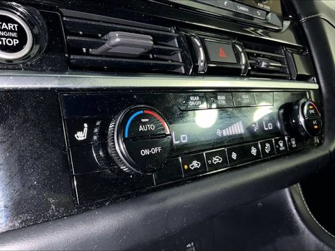 Used 2022 Nissan Pathfinder SV FWD image 29