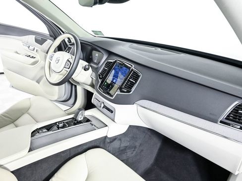 Certified 2025 Volvo XC90 B5 Plus AWD/4WD image 26