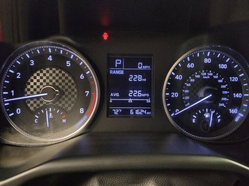 Used 2019 Hyundai Elantra SE FWD image 23