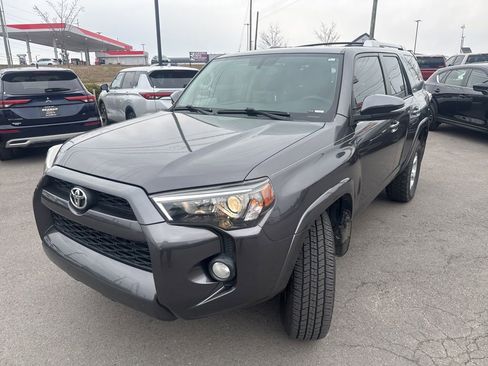 Used 2017 Toyota 4Runner SR5 Premium image 5