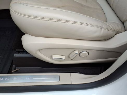 Used 2019 Lincoln MKC Reserve image 12