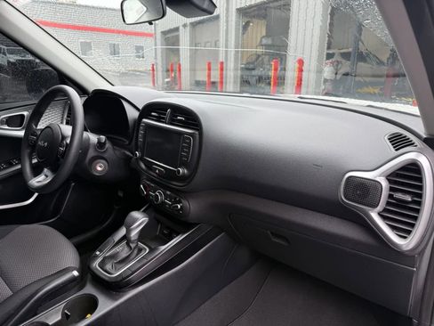 Used 2023 Kia Soul LX FWD image 12