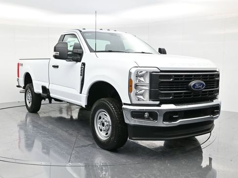 New 2026 Ford F250 XL w/ FX4 Off-Road Package AWD/4WD image 3