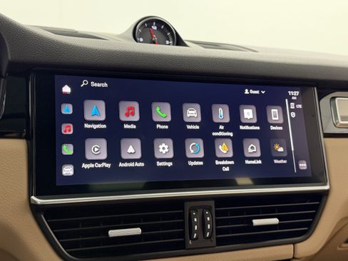 Certified 2023 Porsche Cayenne Platinum Edition image 41