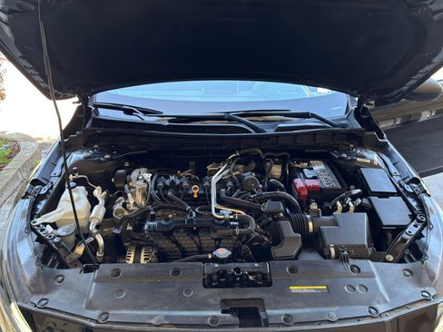 Used 2025 Nissan Altima 2.5 SV FWD image 33