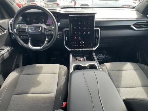 Used 2025 GMC Acadia Elevation AWD/4WD image 9