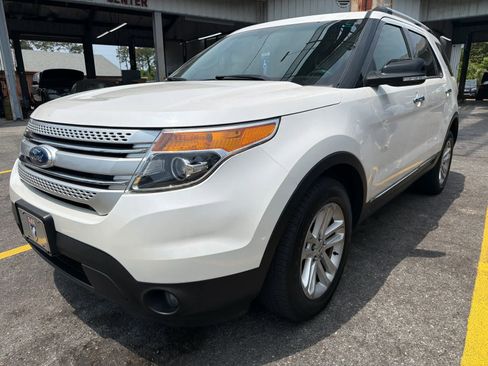 Used 2015 Ford Explorer XLT w/ Equipment Group 202B AWD/4WD image 1
